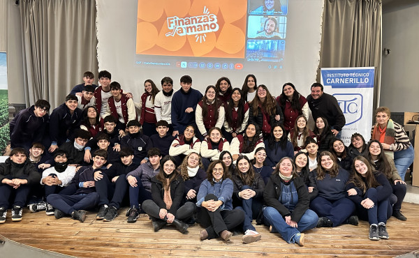 Jóvenes que aprenden a decidir: una jornada de educación financiera para construir futuro